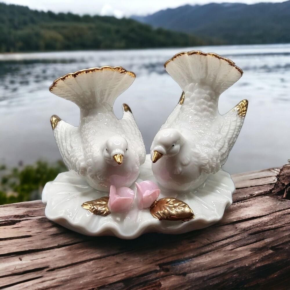 Lefton Fine China Turtle Doves Figurine 06303 Hand Painted Gold Tip 1987 Japan